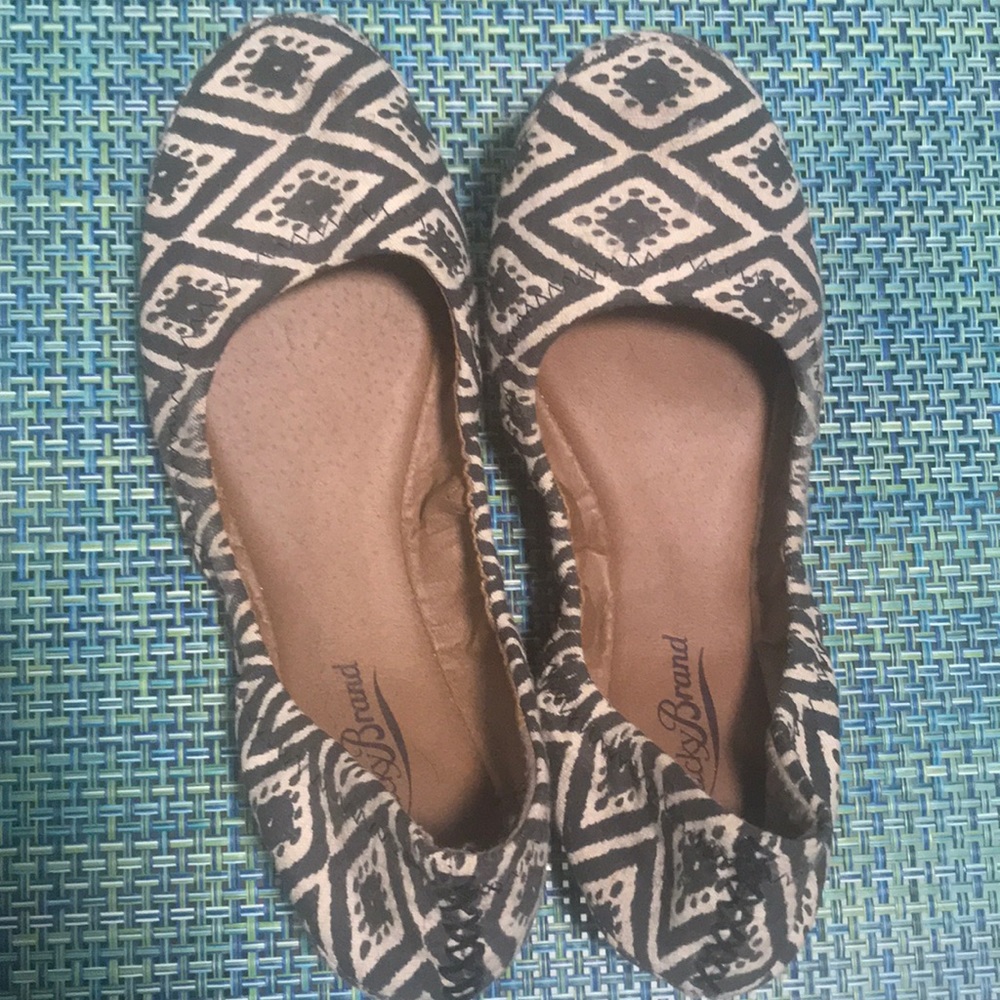 Black & White Lucky Brand flats!